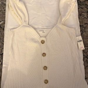Anthropologie Sweater Tank with Button Detail✨ size M